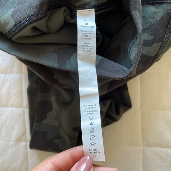 🍋LULULEMON🍋 Incognito Camo Multi Gator Green Align 28” Size 2 - Picture 9 of 10